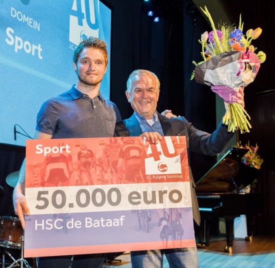 Zes gelukkige winnaars van Dromenactie J.C. Ruigrok Stichting (persbericht)